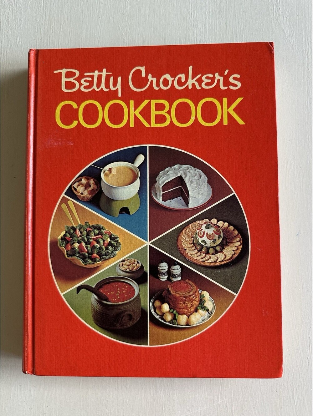 Vintage 1971 Betty Crockerโs Cookbook 9th Printing Hardcover Book EXCELLENT